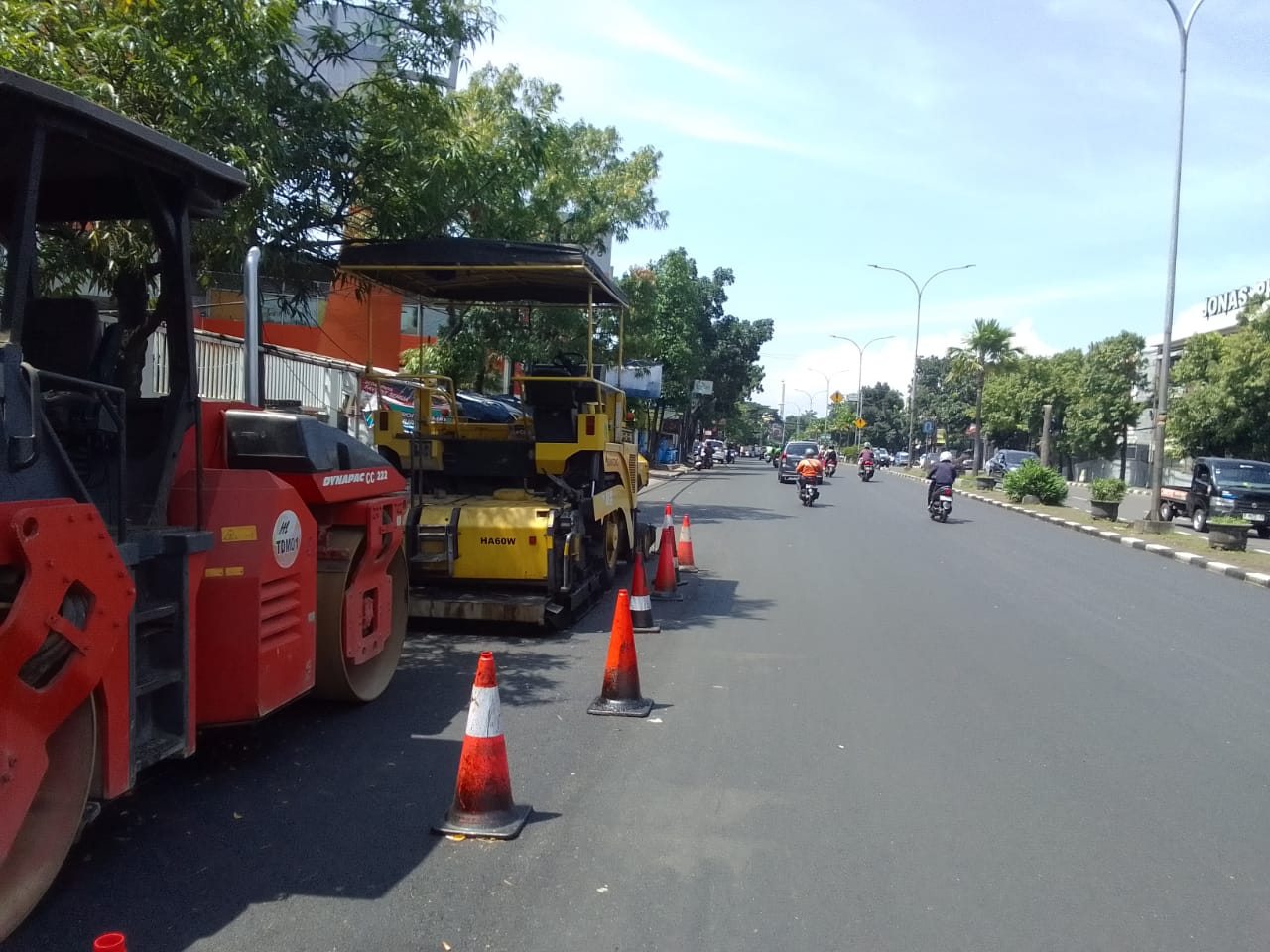 Foto Jalan Terusan Buah Batu yang sedang dilakukan Pemeliharaan Berkala.